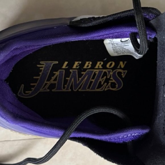 Great Condition! Nike Women's LeBron James 18 Basketball Shoes - Picture 4 of 6